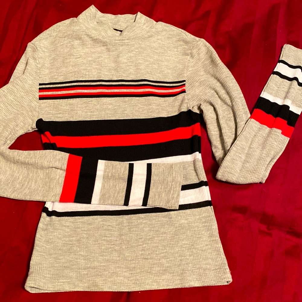 H & M Sporty Lightweight Mock Neck Long Sleeve cropped Top |Size XS - Picture 3 of 3